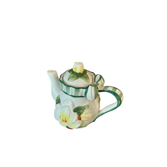 Youngs' Magnolia Teapot Green and Yellow with Bow Teapot Vintage 90s Cottage - Picture 5 of 7